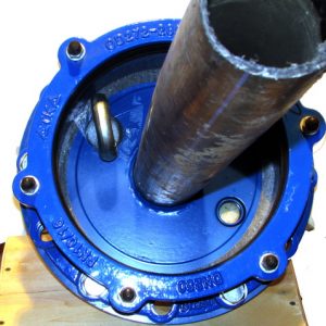 Оголовок скважинный обжимной герметичный с проходной муфтой под полиэтиленовые трубы большого диаметра ОГВ-375.000.00-7